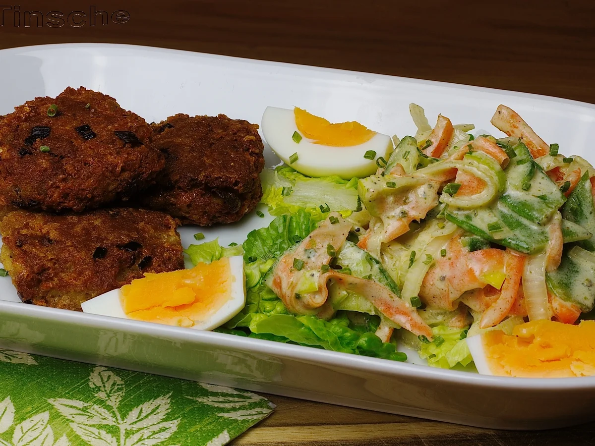 Knusprige Hähnchen-Käse-Taler mit gemischtem Salat & Ei - Rezept - Bild Nr. 5026