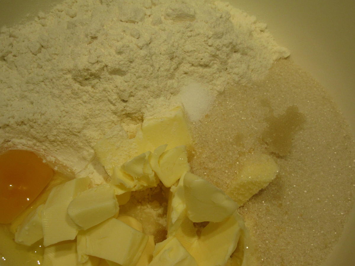 Backen: Kerniger Knusperkuchen mit Bittermandelsahne - einfach - von ...