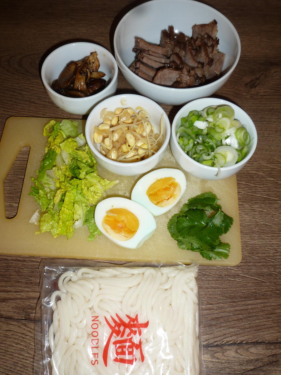 Rindfleischsuppe mit Udon-Nudeln - Rezept - Bild Nr. 5022