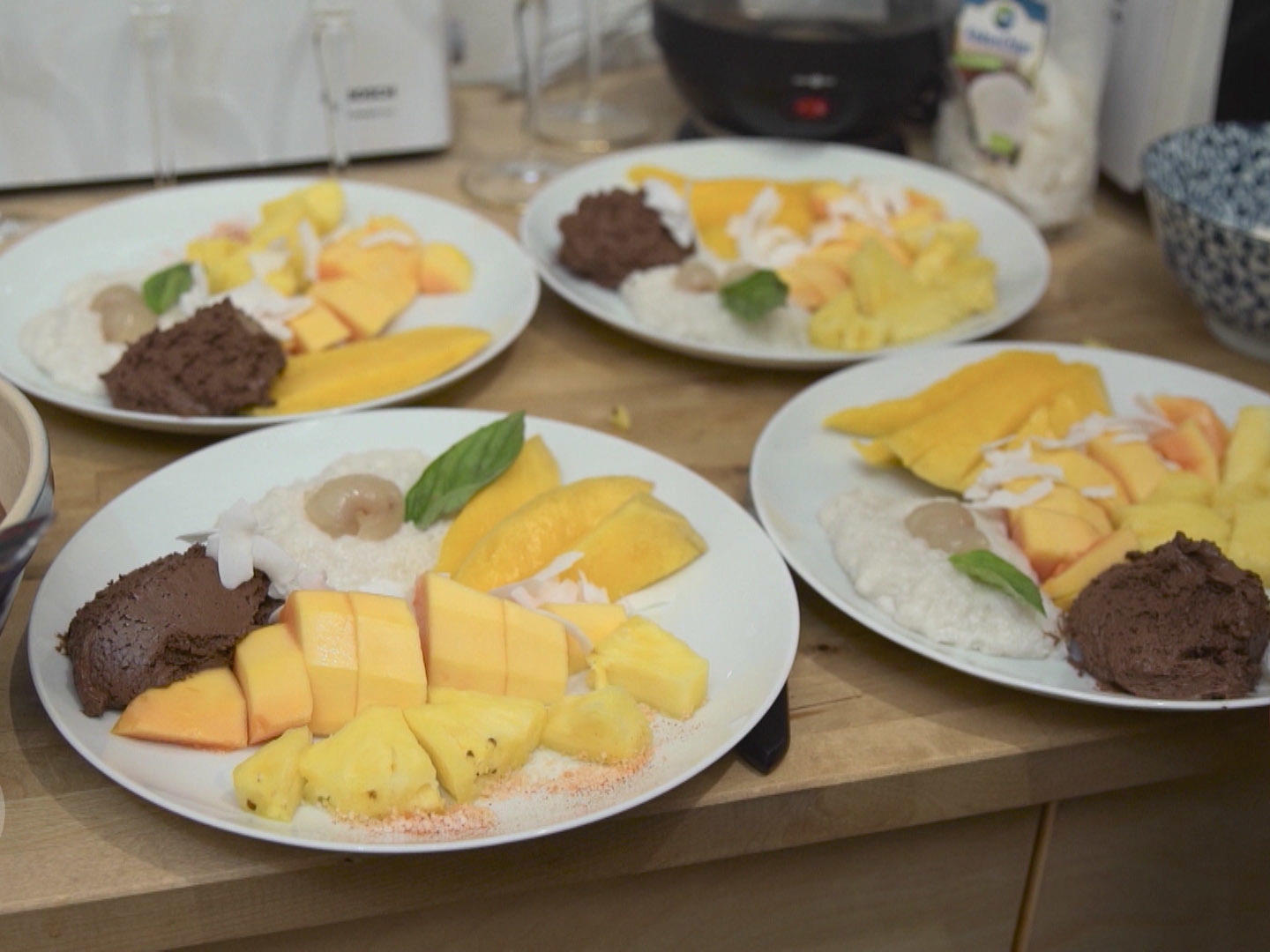 Bilder für Khao Niau (Klebereis) mit Mousse au Chocolat und Früchten - Rezept