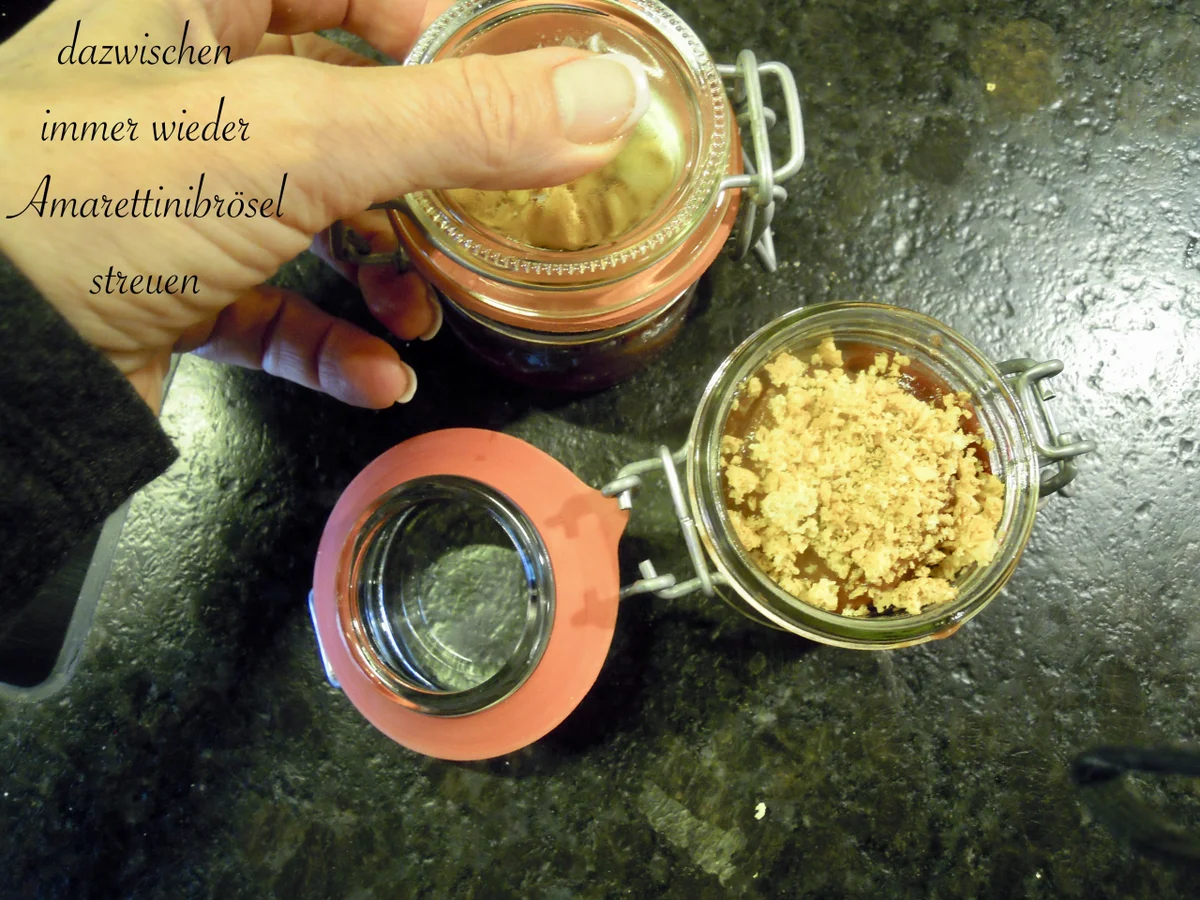 Rezept: Zwetschgen im Glas mit Amarettini Bröseln Bild Nr. 5019 Zwetschgen im Glas mit Amarettini Bröseln - Rezept - Bild Nr. 5019