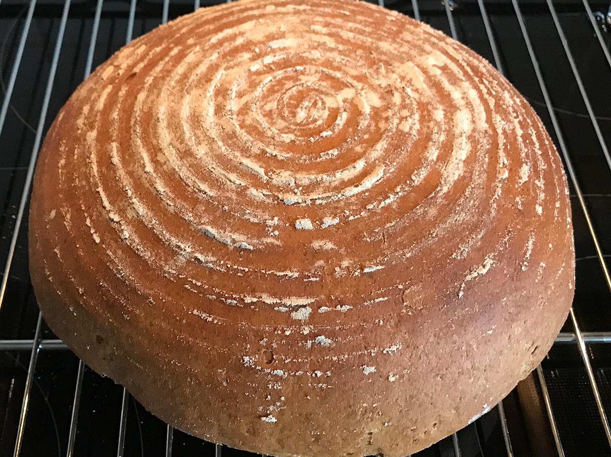 Rustikales Bauernbrot Mit Sauerteig - Rezept - Kochbar.de