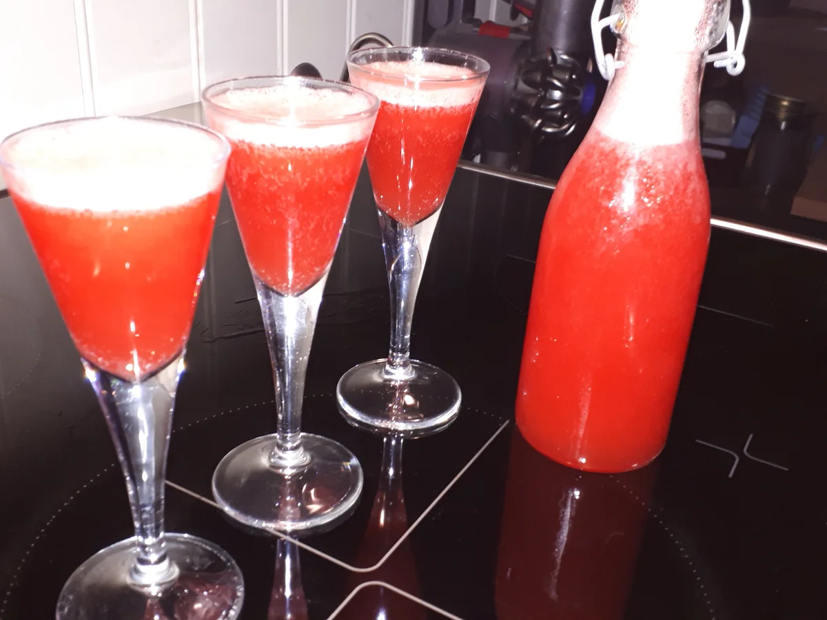 BiNe` S ERDBEER - LIKÖR - Rezept - Bild Nr. 5029