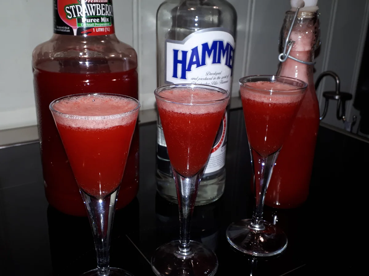 BiNe` S ERDBEER - LIKÖR - Rezept - Bild Nr. 5031