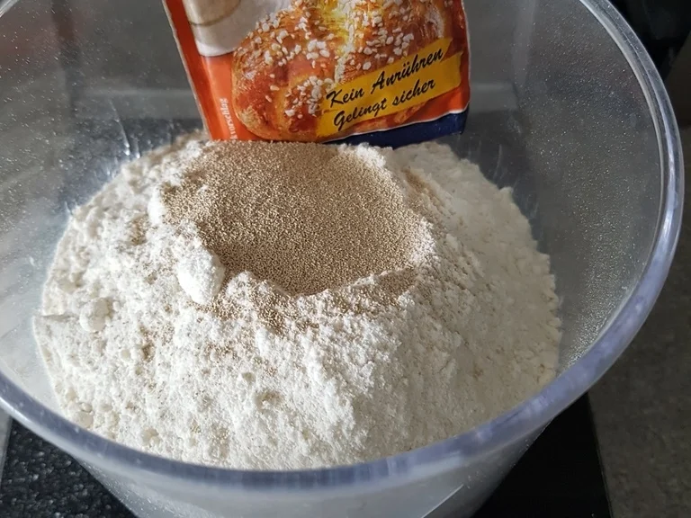 Pizza Studiooso (Pizza backen nach/mit Bilderrezept) - Rezept - Bild Nr. 5098