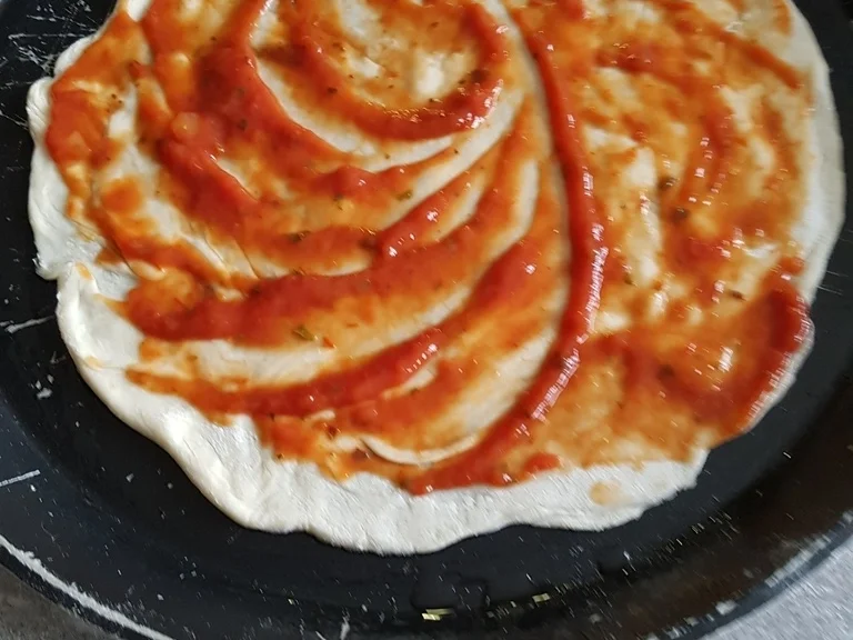 Pizza Studiooso (Pizza backen nach/mit Bilderrezept) - Rezept - Bild Nr. 5106