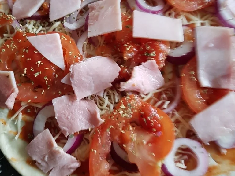 Pizza Studiooso (Pizza backen nach/mit Bilderrezept) - Rezept - Bild Nr. 5109