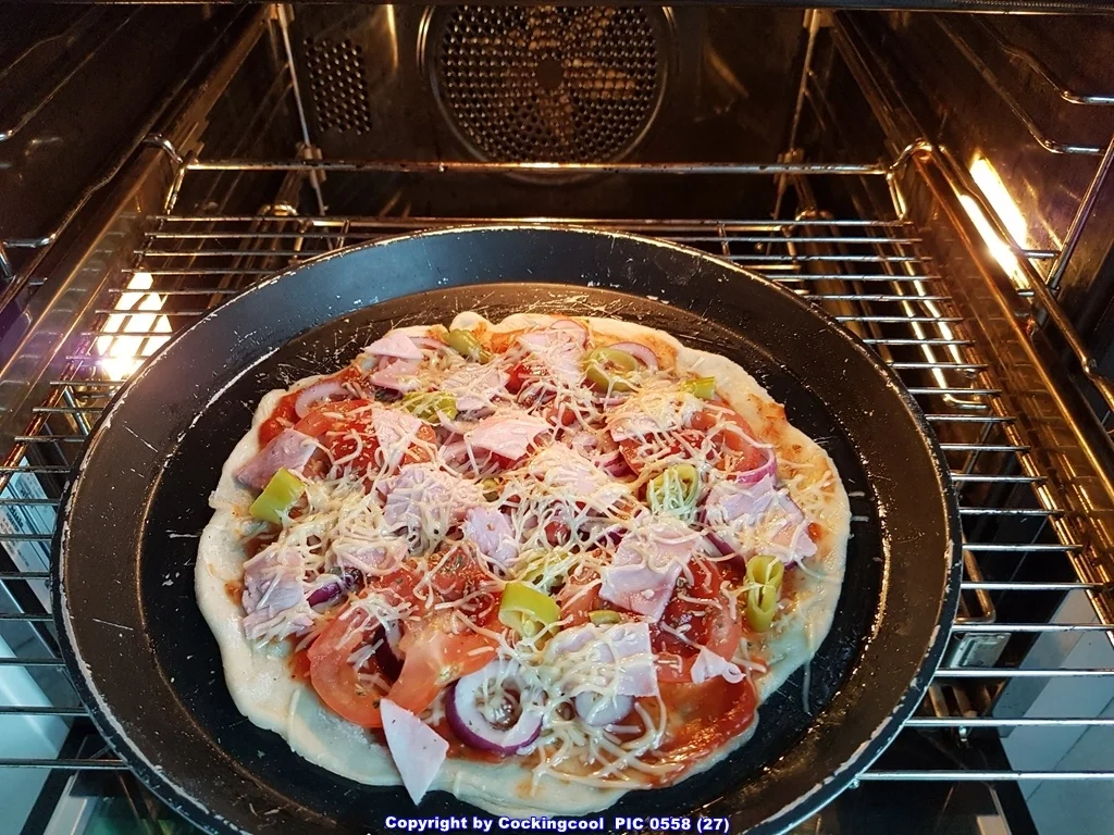 Pizza Studiooso (Pizza backen nach/mit Bilderrezept) - Rezept - Bild Nr. 5124