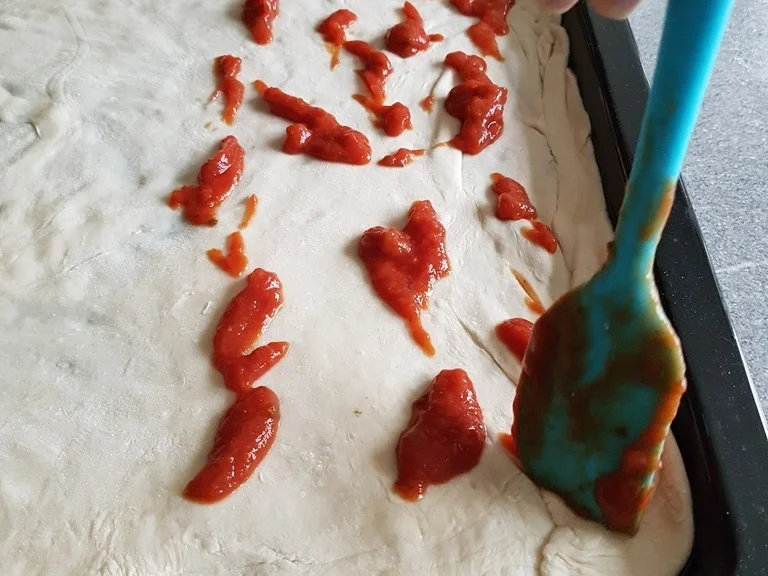 Pizza Studiooso (Pizza backen nach/mit Bilderrezept) - Rezept - Bild Nr. 5129