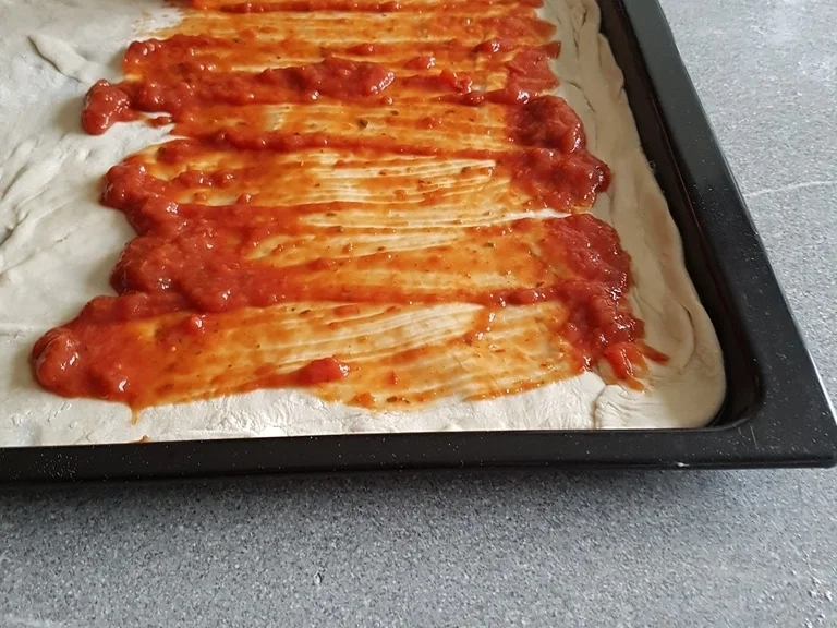 Pizza Studiooso (Pizza backen nach/mit Bilderrezept) - Rezept - Bild Nr. 5131