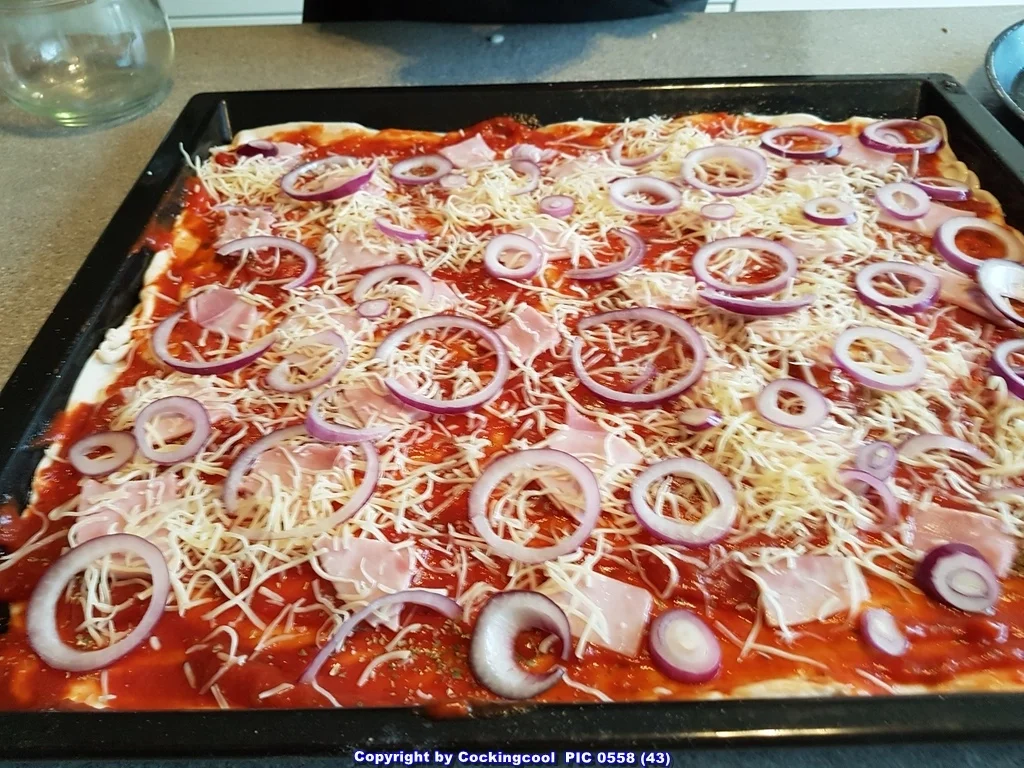 Pizza Studiooso (Pizza backen nach/mit Bilderrezept) - Rezept - Bild Nr. 5133