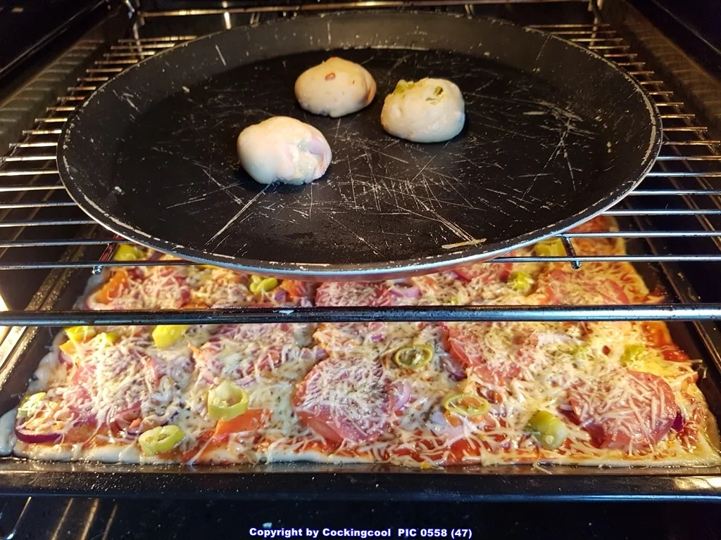 Pizza Studiooso (Pizza backen nach/mit Bilderrezept) - Rezept - Bild Nr. 5137