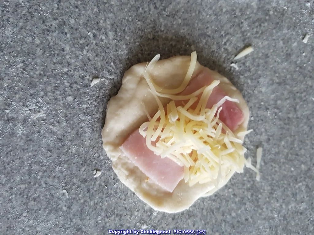 Pizza Studiooso (Pizza backen nach/mit Bilderrezept) - Rezept - Bild Nr. 5141