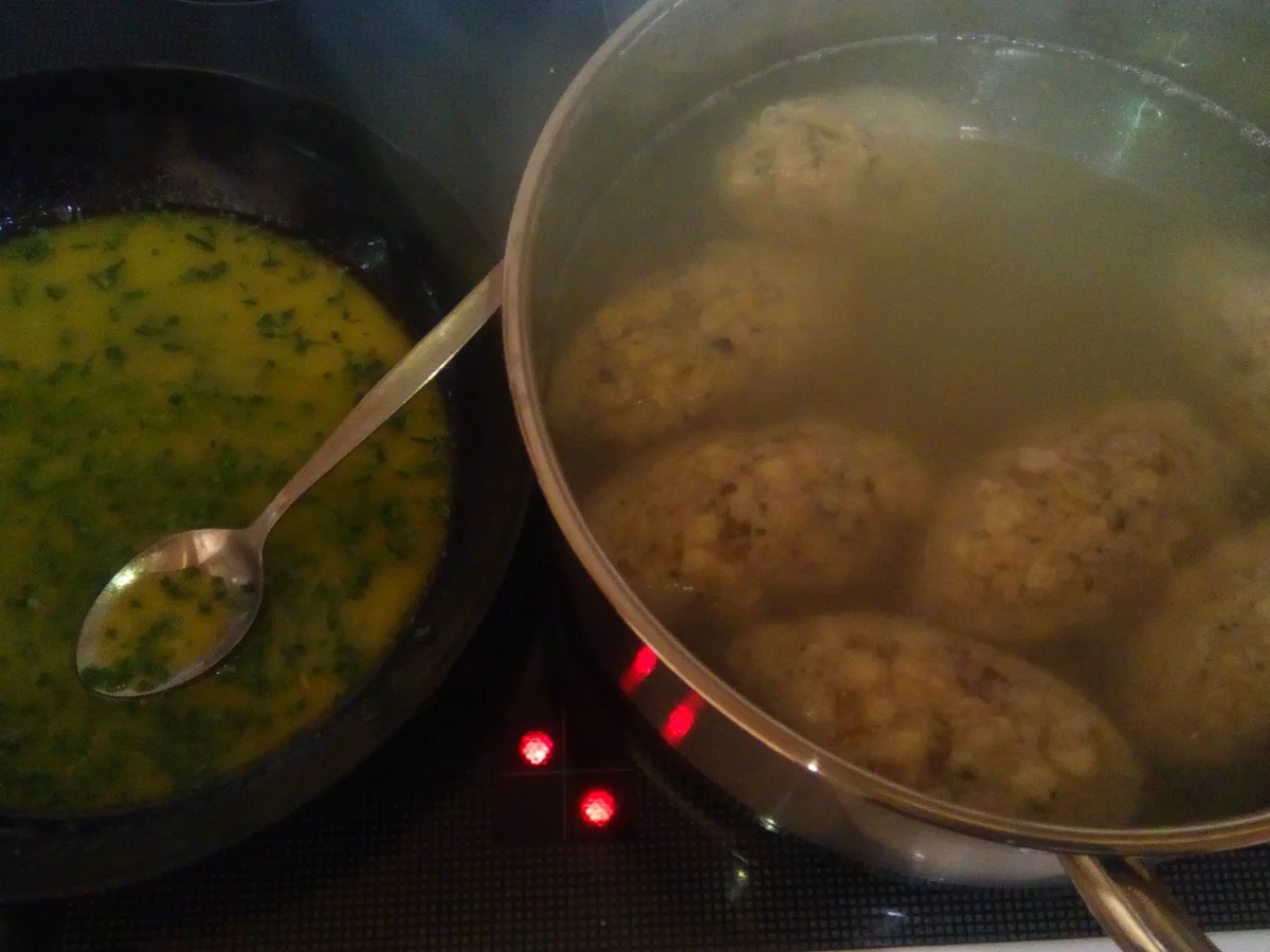 Rezept: Specknocken mit Schnittlauchbutter und Saisonsalat Bild Nr. 5103 Specknocken mit Schnittlauchbutter und Saisonsalat - Rezept - Bild Nr. 5103