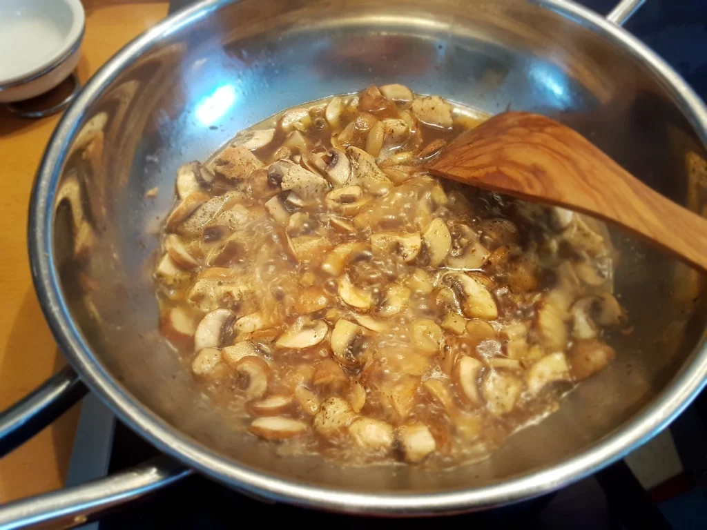 Hähnchenbrust mit Champignons und Reis - Rezept - Bild Nr. 5096