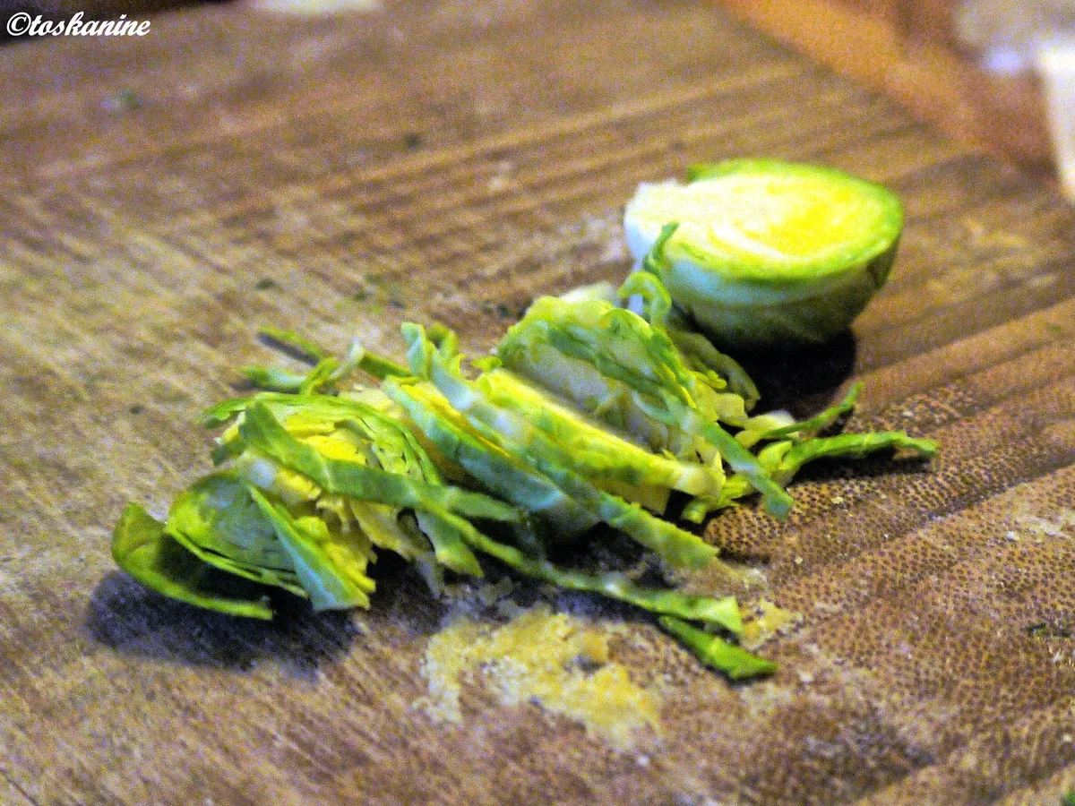 Scharfe Rosenkohl-Kartoffelpfanne - Rezept - Bild Nr. 3