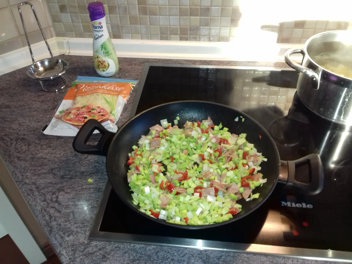 Rezept: Kartoffelgratin mit Schinken und Porree Bild Nr. 3 Kartoffelgratin mit Schinken und Porree - Rezept - Bild Nr. 3