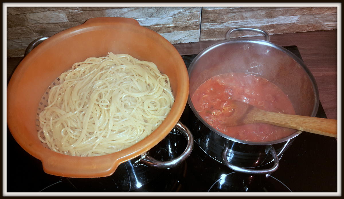 Spaghetti mit Wurst-Speck-Tomatenpaprika Soße - Rezept - Bild Nr. 5156