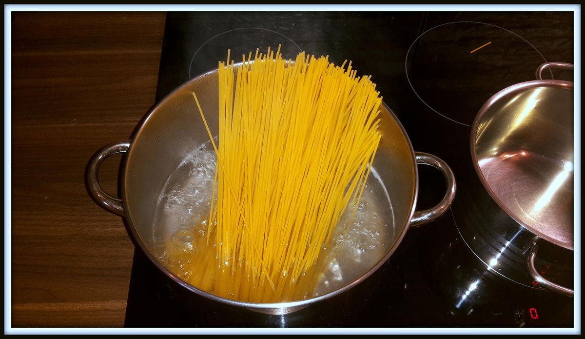 Spaghetti mit Wurst-Speck-Tomatenpaprika Soße - Rezept - Bild Nr. 5161