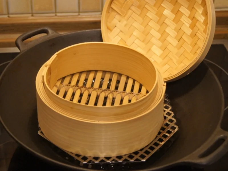 Gedämpftes Kabeljaufilet auf Spinatbett mit Sauce und roten Basmatireis - Rezept - Bild Nr. 5155