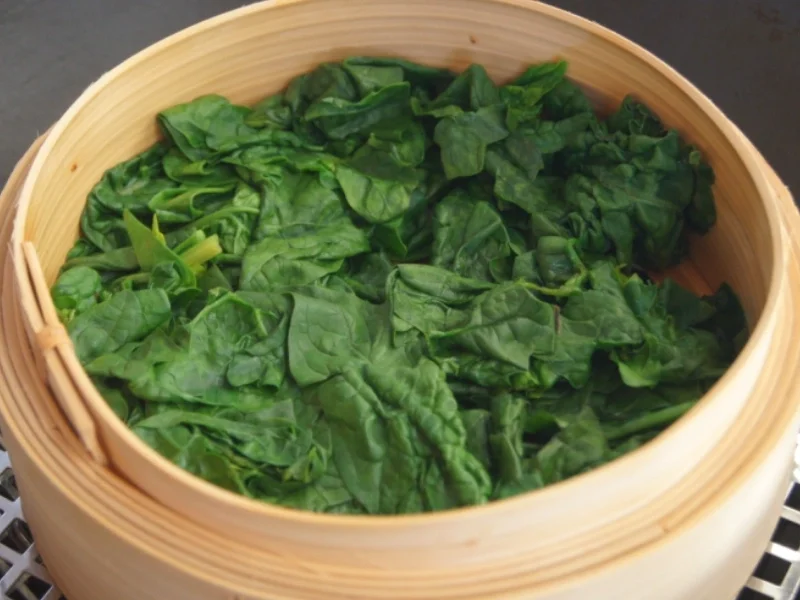 Gedämpftes Kabeljaufilet auf Spinatbett mit Sauce und roten Basmatireis - Rezept - Bild Nr. 5157