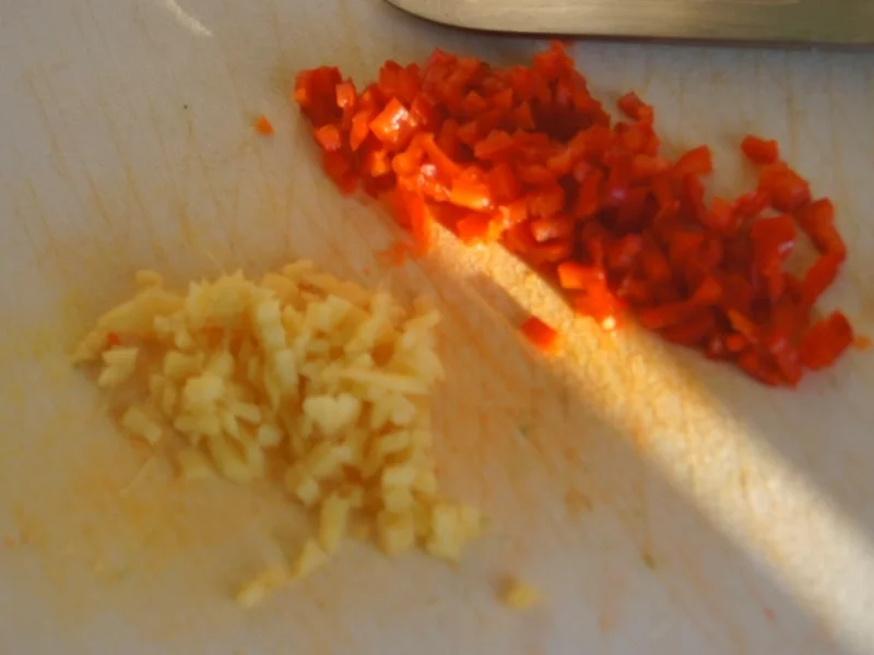 Gedämpftes Kabeljaufilet auf Spinatbett mit Sauce und roten Basmatireis - Rezept - Bild Nr. 5158