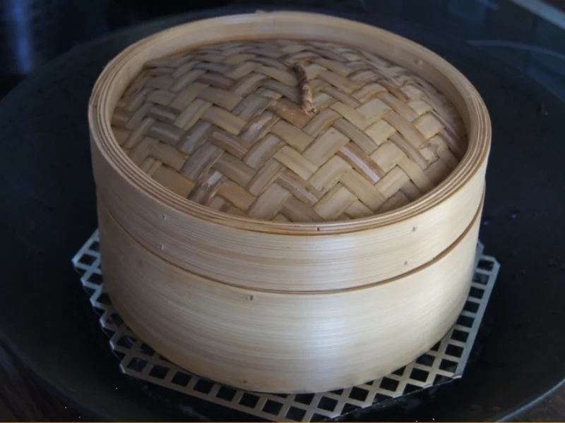 Gedämpftes Kabeljaufilet auf Spinatbett mit Sauce und roten Basmatireis - Rezept - Bild Nr. 5160