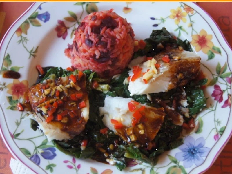 Gedämpftes Kabeljaufilet auf Spinatbett mit Sauce und roten Basmatireis - Rezept - Bild Nr. 5164