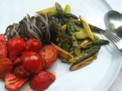 Kelp Noodles und Meeresspaghetti mit Tomaten-Erdbeer-Sugo - Rezept - Bild Nr. 5156