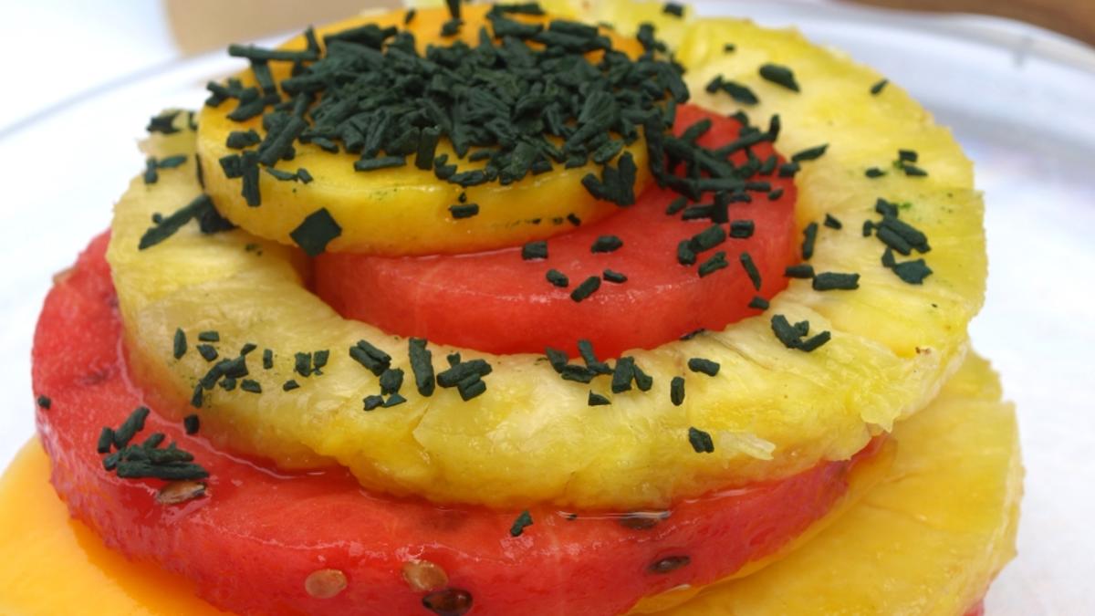 Bilder für Türmchen von exotischem Obst mit Spirulina-Granulat - Rezept