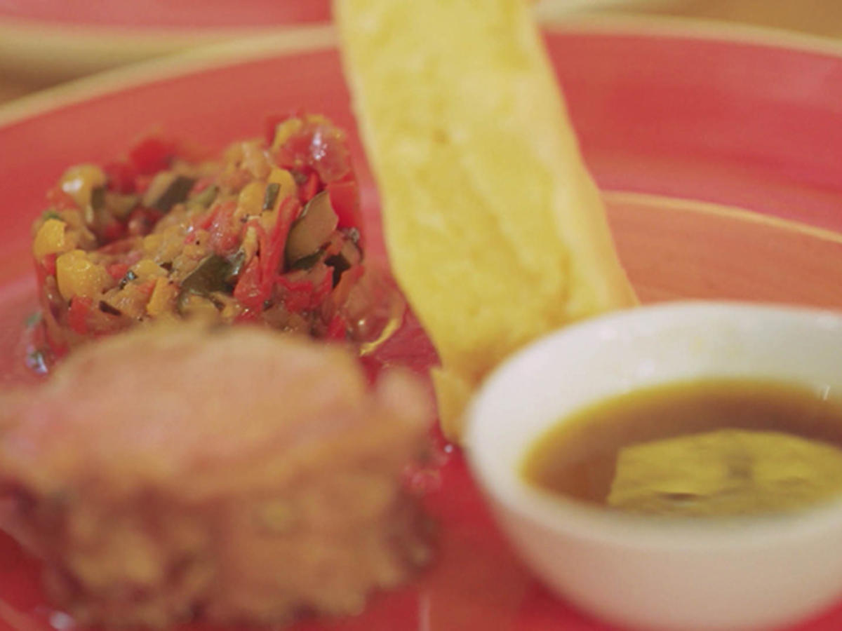 Berglamm mit Thymiankruste mit Polenta in knuspriger Hülle und
Gemüsetörtchen - Rezept von Das perfekte Dinner