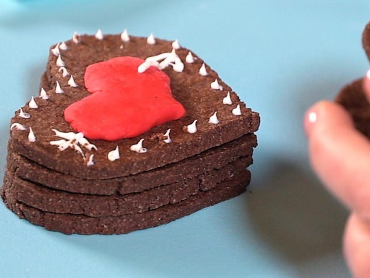 Liebesbotschaft im Keks zum Valentinstag - einfach - von RTL-Sendungen