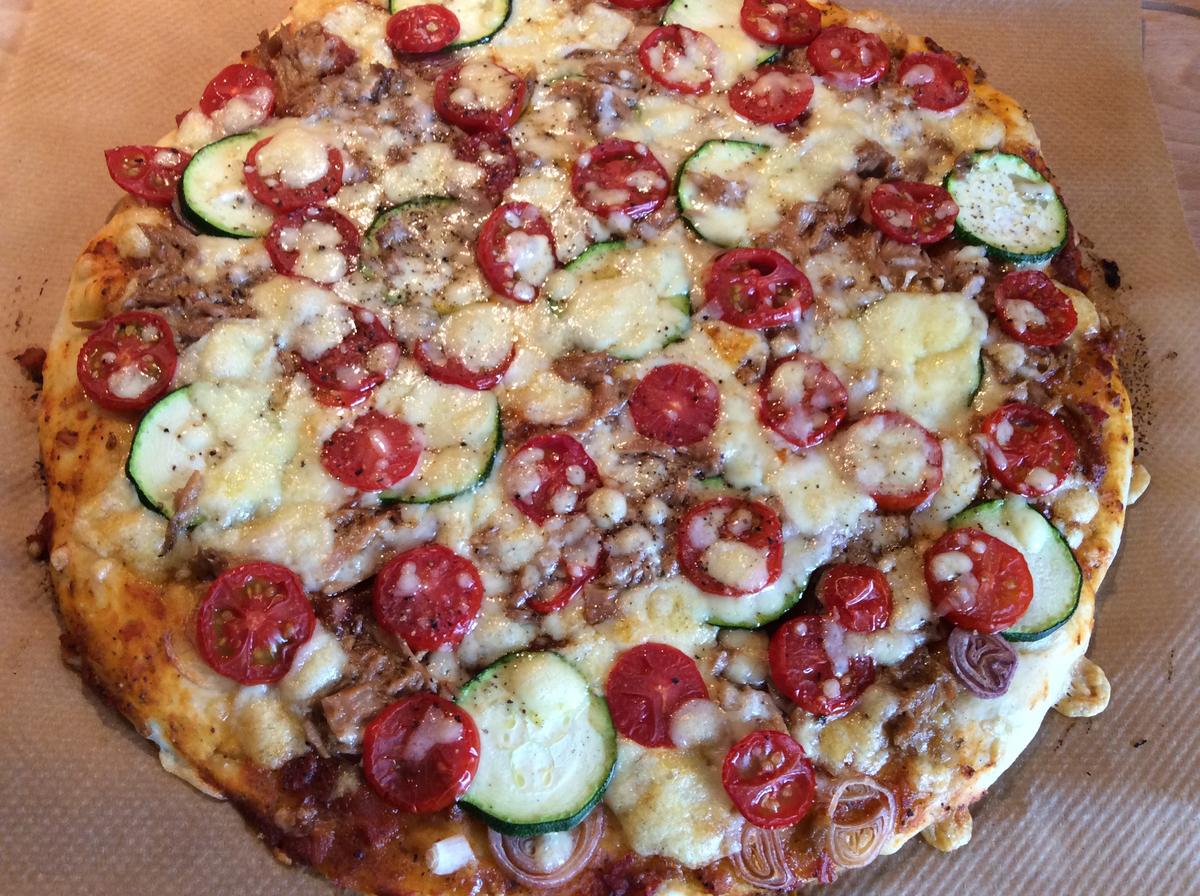 Pizza mit Gemüse und Thunfisch - Rezept - Bild Nr. 5163
