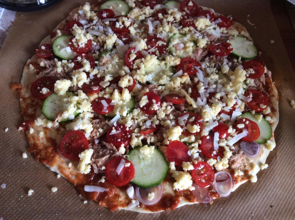 Pizza mit Gemüse und Thunfisch - Rezept - Bild Nr. 5165