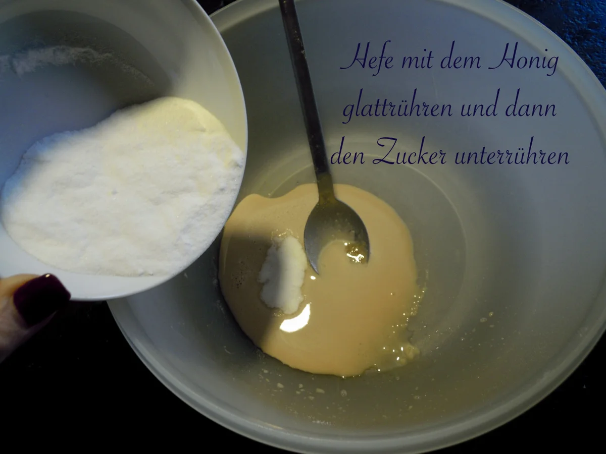 Heidelbeer Buchteln mit Vanillesauce - Rezept - Bild Nr. 5167