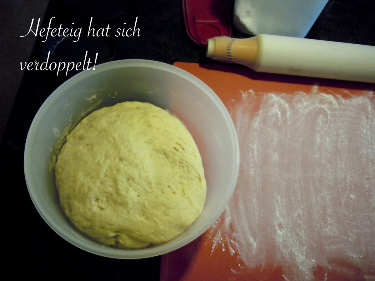 Heidelbeer Buchteln mit Vanillesauce - Rezept - Bild Nr. 5176