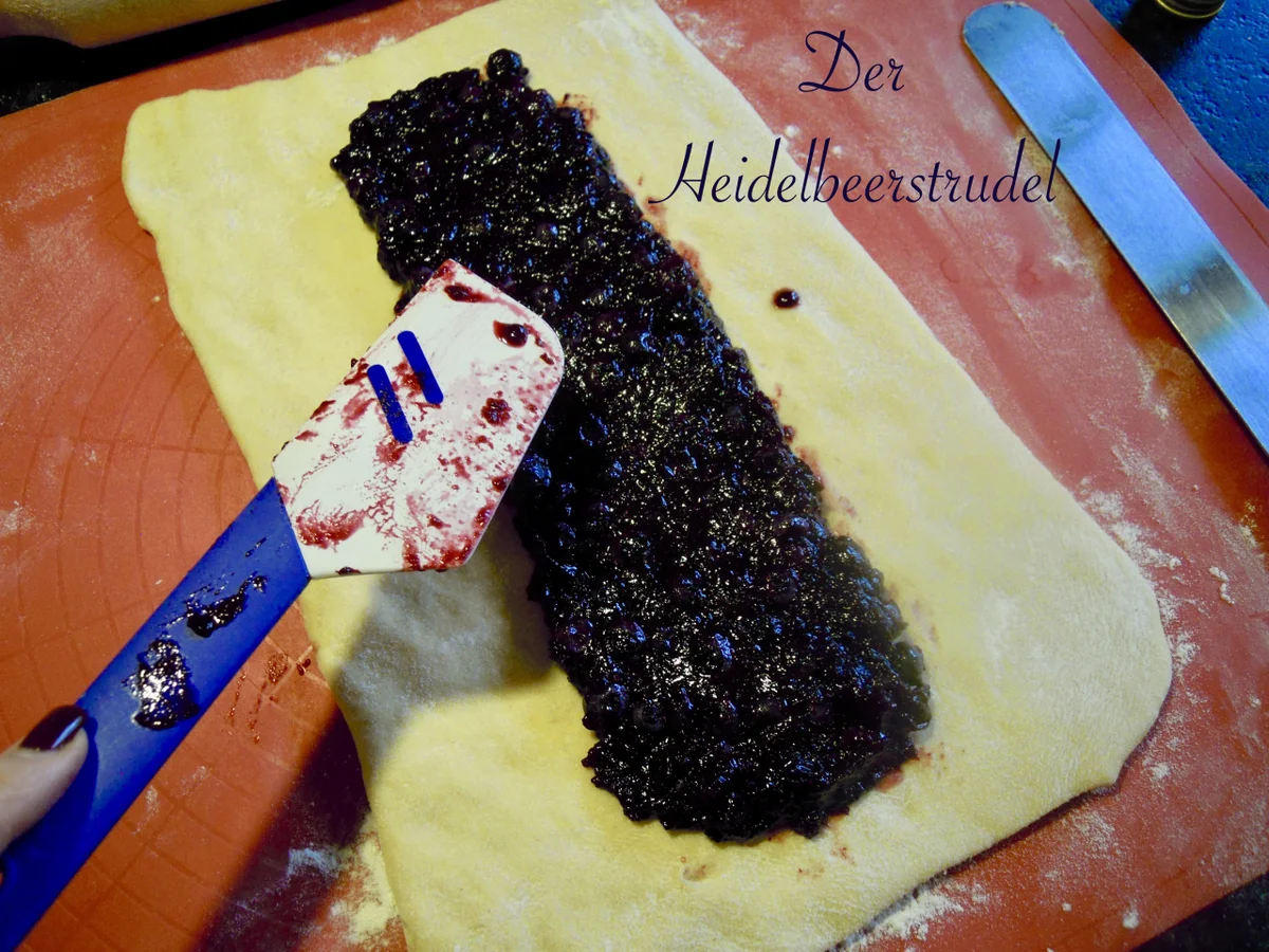 Heidelbeer Buchteln mit Vanillesauce - Rezept - Bild Nr. 5173
