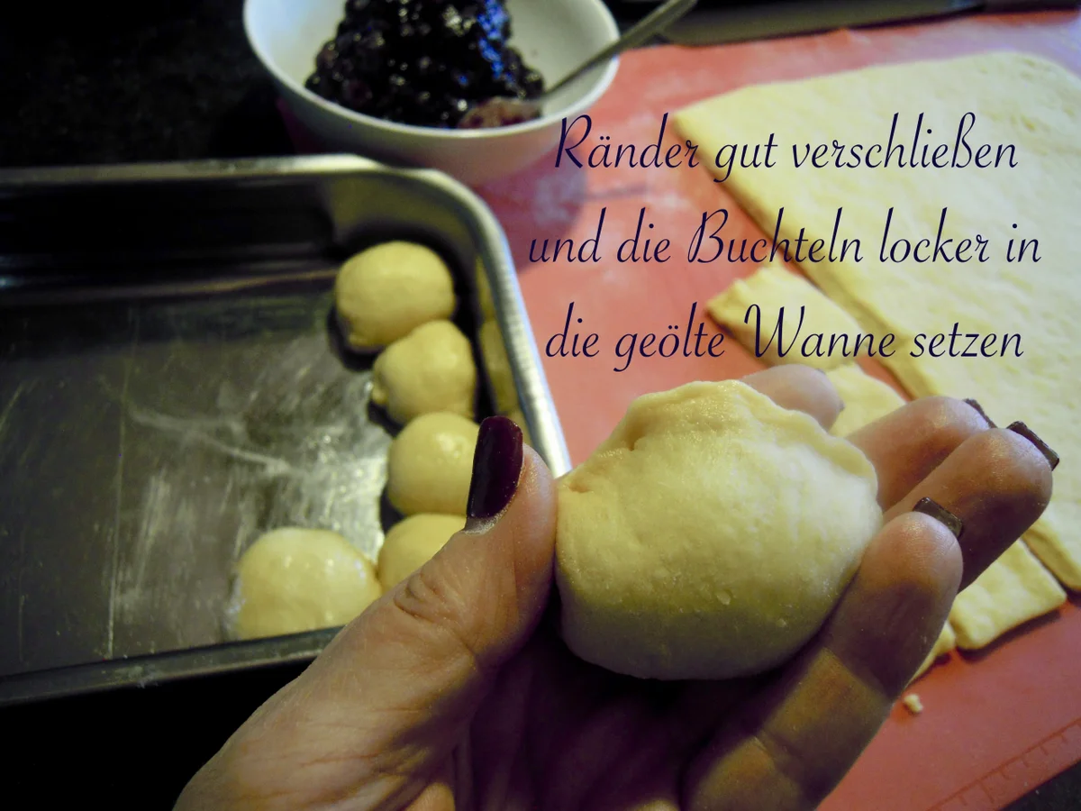 Heidelbeer Buchteln mit Vanillesauce - Rezept - Bild Nr. 5191