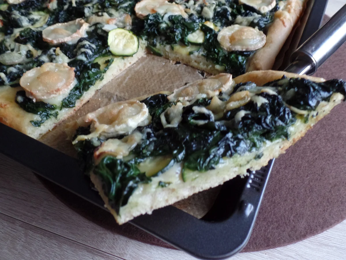Spinat-Zucchini-Pizza mit Ziegenkäse - Rezept - Bild Nr. 5165