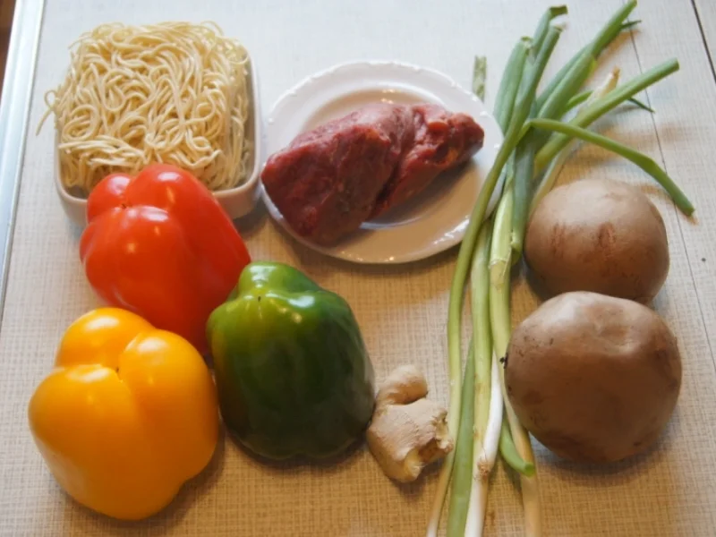 Rezept: Rindfleisch mit Paprikamix und Mie-Nudeln Bild Nr. 5196 Rindfleisch mit Paprikamix und Mie-Nudeln - Rezept - Bild Nr. 5196