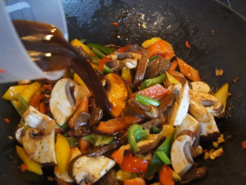 Rezept: Rindfleisch mit Paprikamix und Mie-Nudeln Bild Nr. 5206 Rindfleisch mit Paprikamix und Mie-Nudeln - Rezept - Bild Nr. 5206