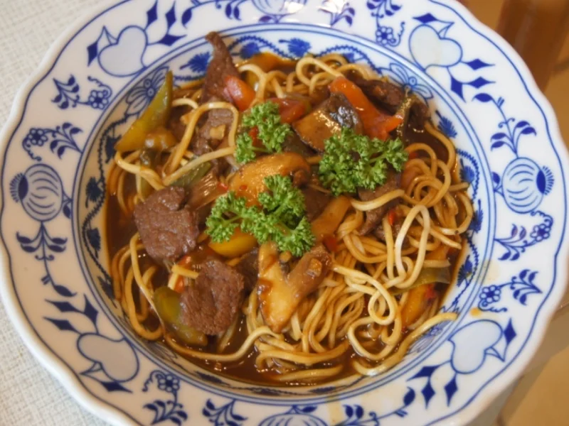 Rezept: Rindfleisch mit Paprikamix und Mie-Nudeln Bild Nr. 5214 Rindfleisch mit Paprikamix und Mie-Nudeln - Rezept - Bild Nr. 5214