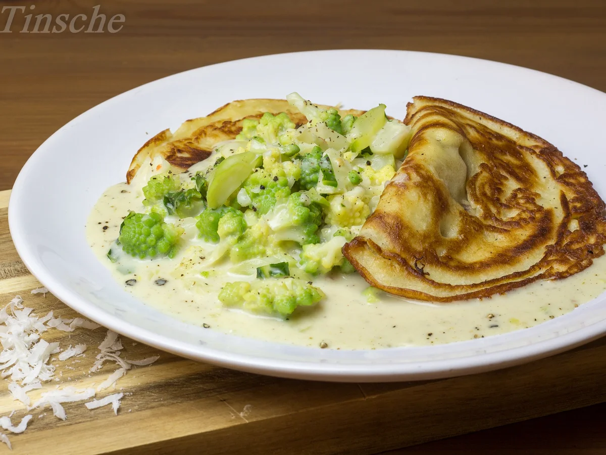 Rezept: Kleine Hefepfannkuchen & Romanesco in Parmesan-Senfsoße Bild Nr. 5198 Kleine Hefepfannkuchen & Romanesco in Parmesan-Senfsoße - Rezept - Bild Nr. 5198