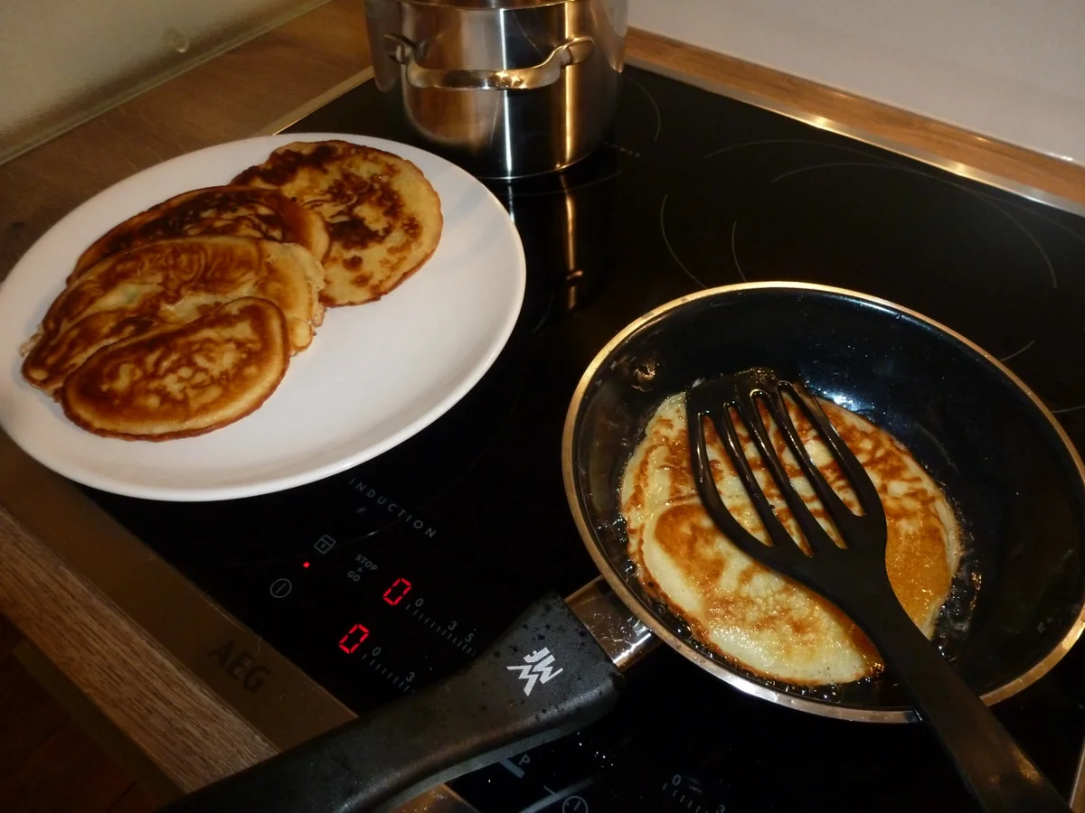 Rezept: Kleine Hefepfannkuchen & Romanesco in Parmesan-Senfsoße Bild Nr. 5195 Kleine Hefepfannkuchen & Romanesco in Parmesan-Senfsoße - Rezept - Bild Nr. 5195