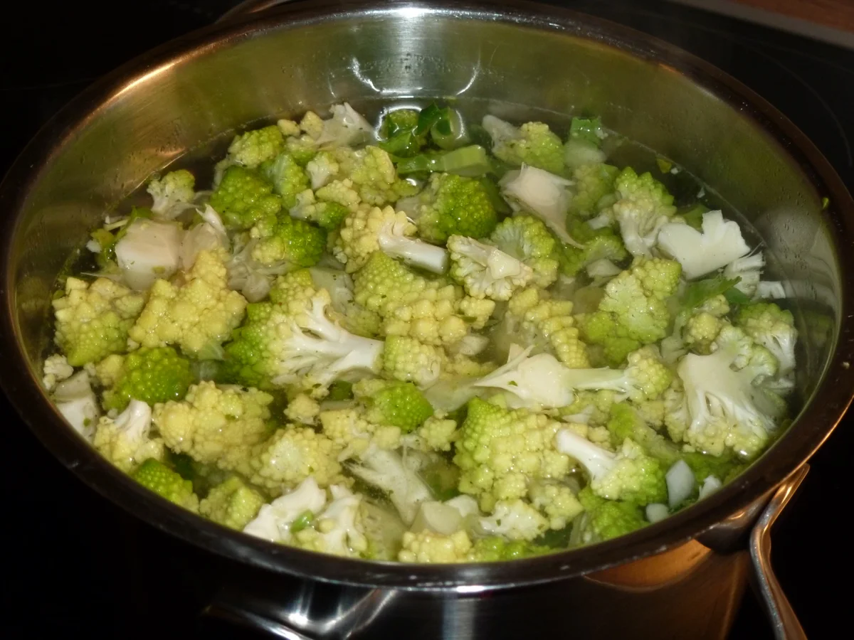 Rezept: Kleine Hefepfannkuchen & Romanesco in Parmesan-Senfsoße Bild Nr. 5195 Kleine Hefepfannkuchen & Romanesco in Parmesan-Senfsoße - Rezept - Bild Nr. 5195