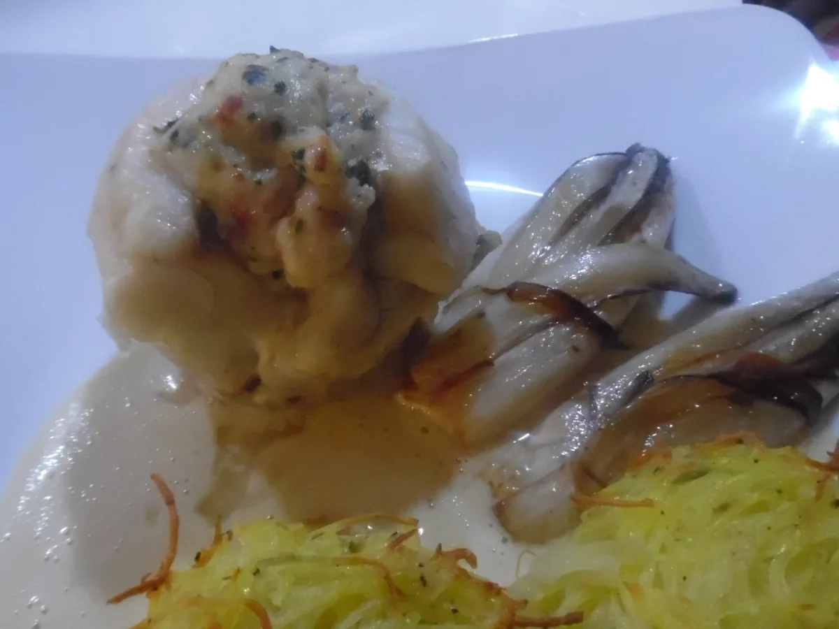 Zanderfilet-Röllchen gefüllt, Zitronen-Sahne-Soße und Julienne-Kartoffeln - Rezept - Bild Nr. 5201