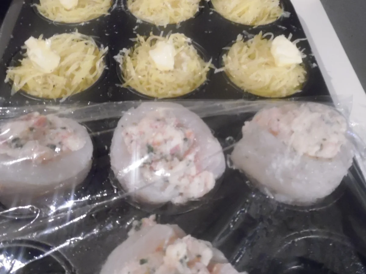 Zanderfilet-Röllchen gefüllt, Zitronen-Sahne-Soße und Julienne-Kartoffeln - Rezept - Bild Nr. 5202