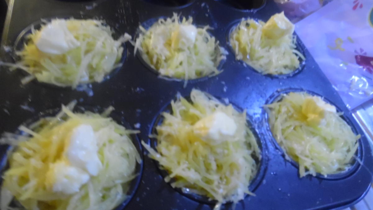 Zanderfilet-Röllchen gefüllt, Zitronen-Sahne-Soße und Julienne-Kartoffeln - Rezept - Bild Nr. 5208