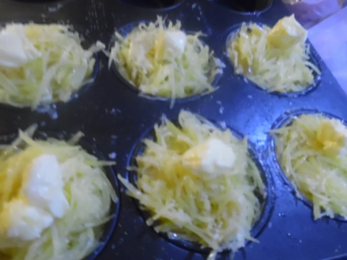 Zanderfilet-Röllchen gefüllt, Zitronen-Sahne-Soße und Julienne-Kartoffeln - Rezept - Bild Nr. 5208