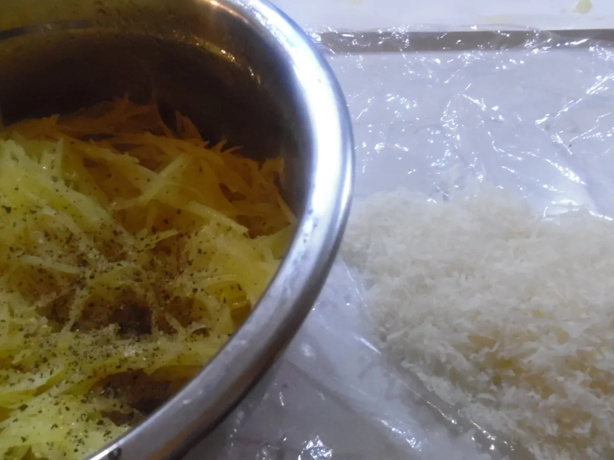 Zanderfilet-Röllchen gefüllt, Zitronen-Sahne-Soße und Julienne-Kartoffeln - Rezept - Bild Nr. 5209